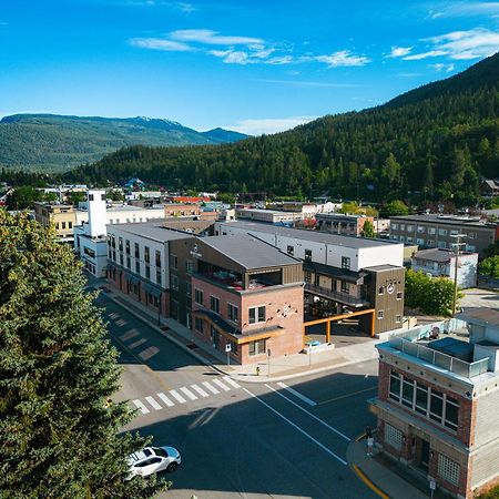 Basecamp Suites Revelstoke Buitenkant foto