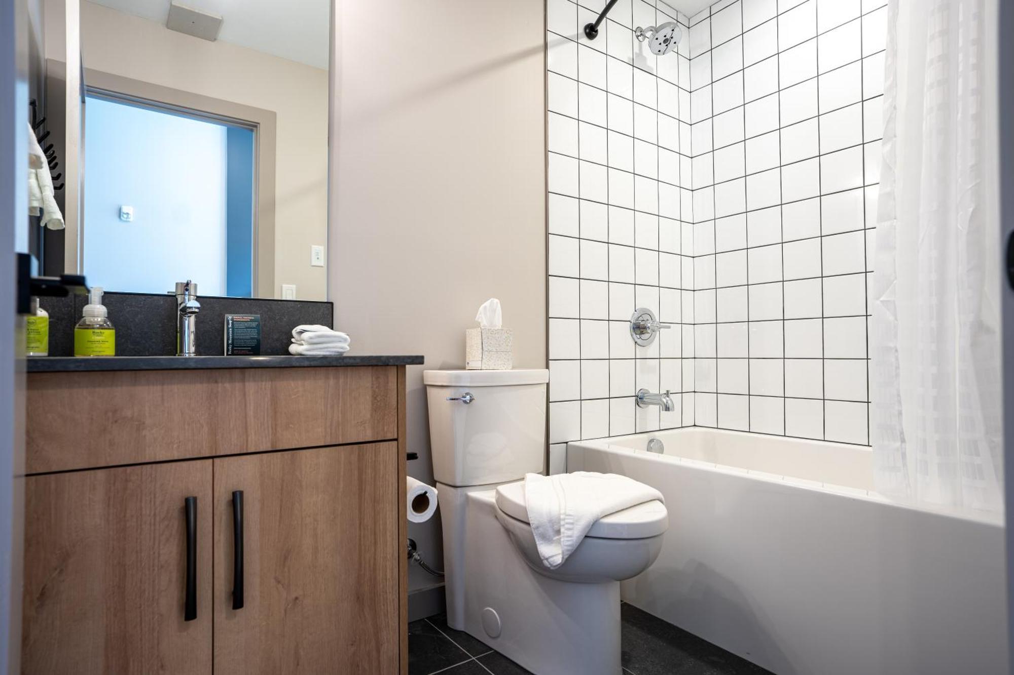 Basecamp Suites Revelstoke Buitenkant foto