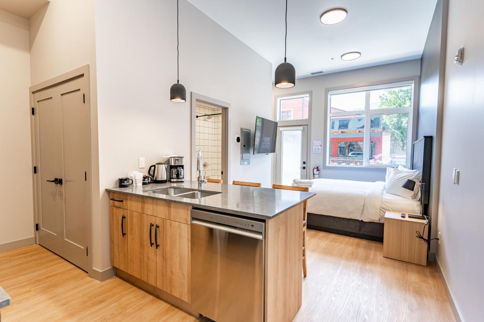Basecamp Suites Revelstoke Buitenkant foto