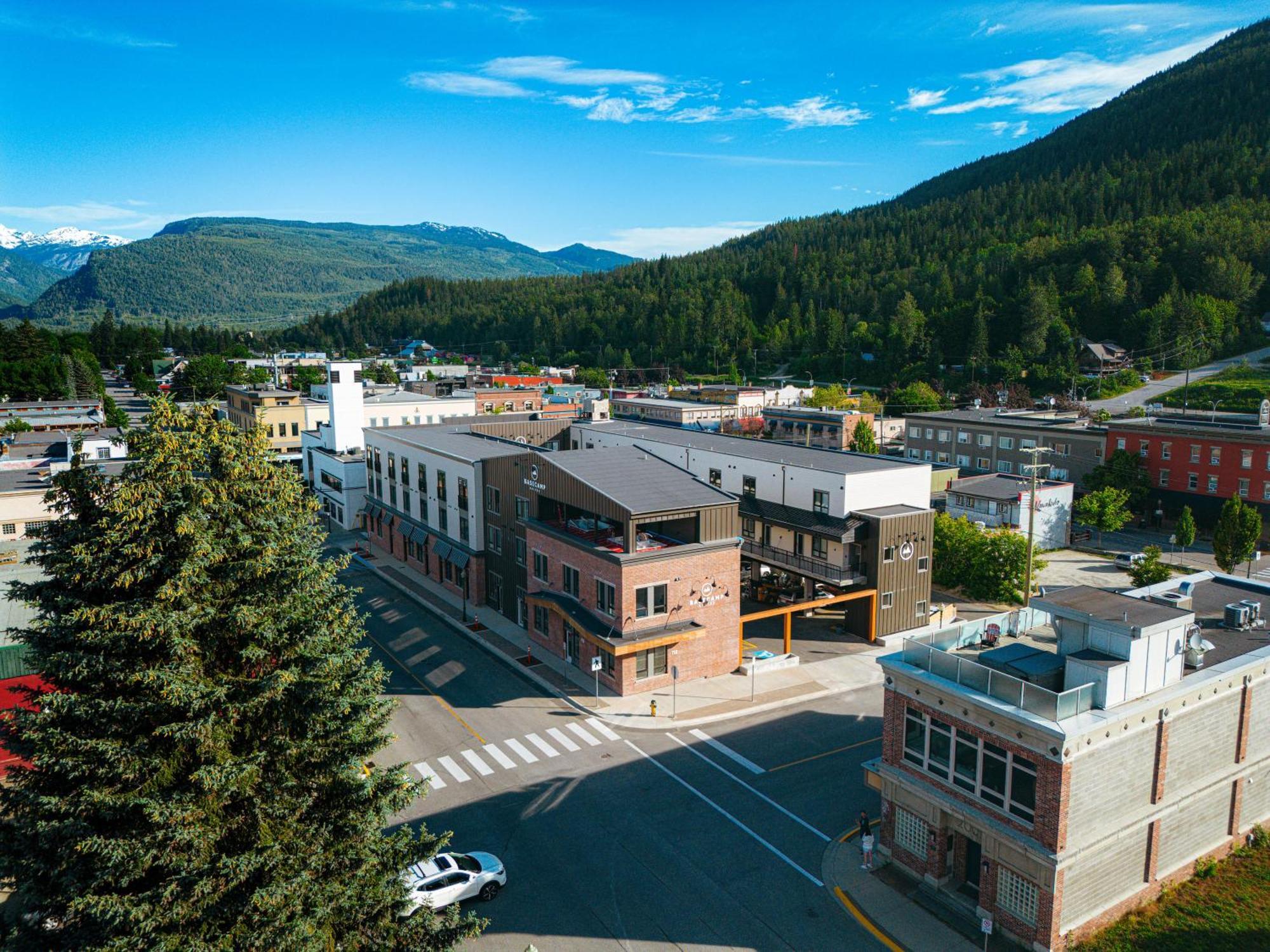 Basecamp Suites Revelstoke Buitenkant foto