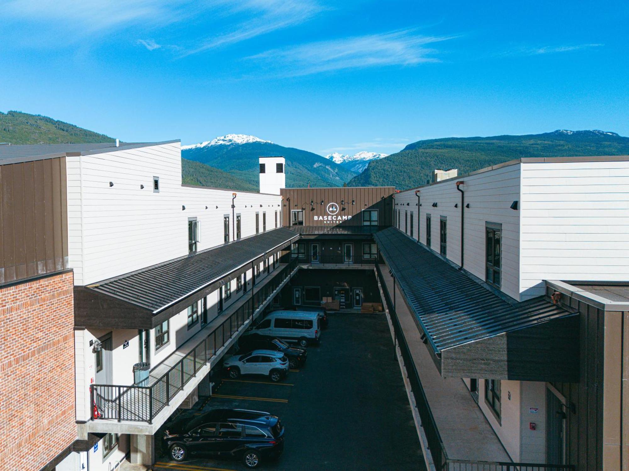 Basecamp Suites Revelstoke Buitenkant foto
