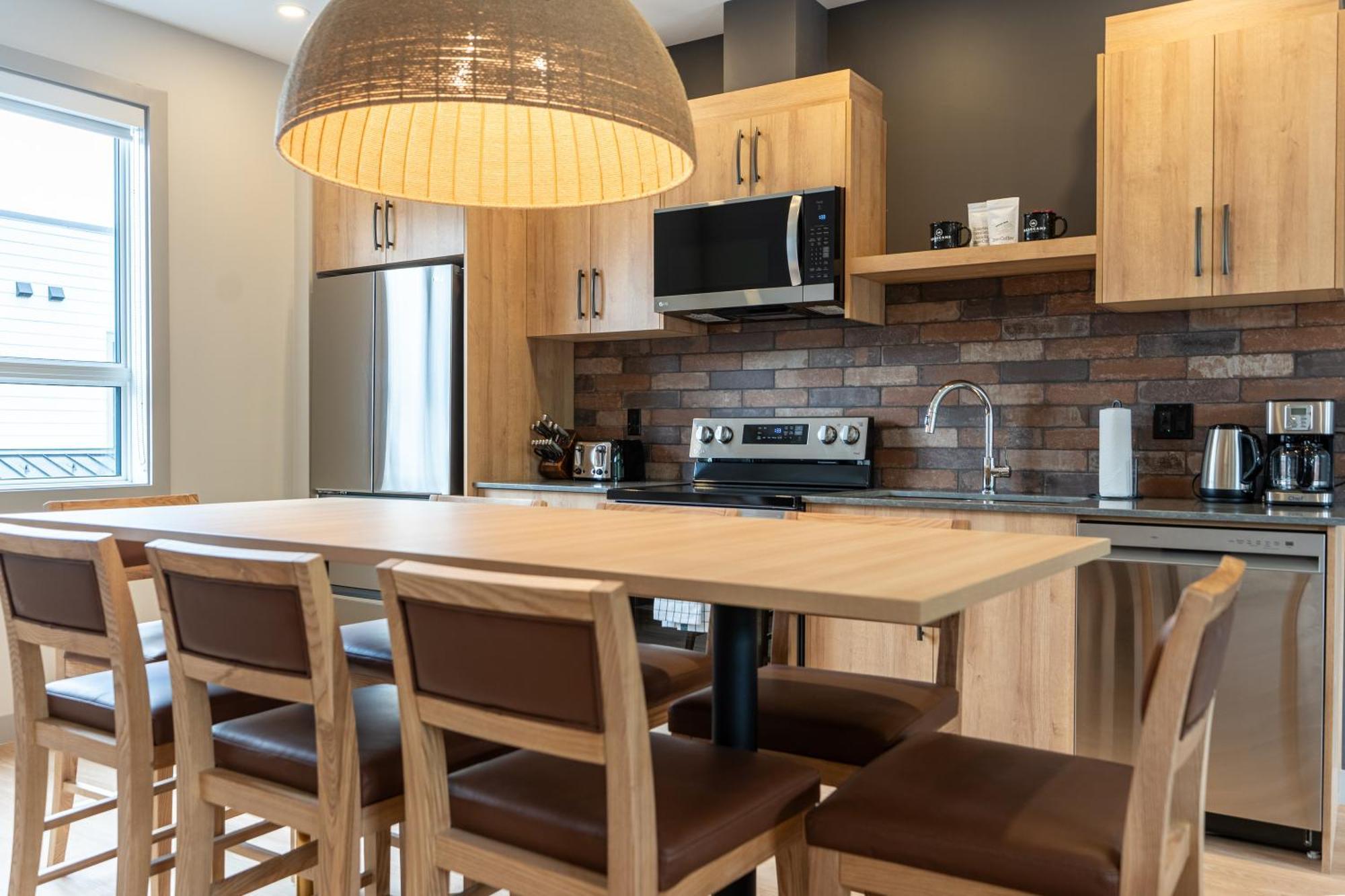 Basecamp Suites Revelstoke Buitenkant foto