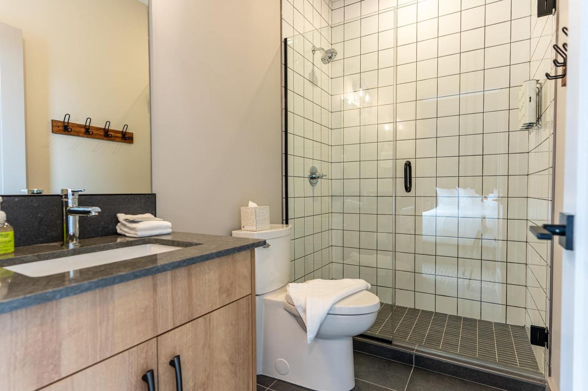 Basecamp Suites Revelstoke Buitenkant foto