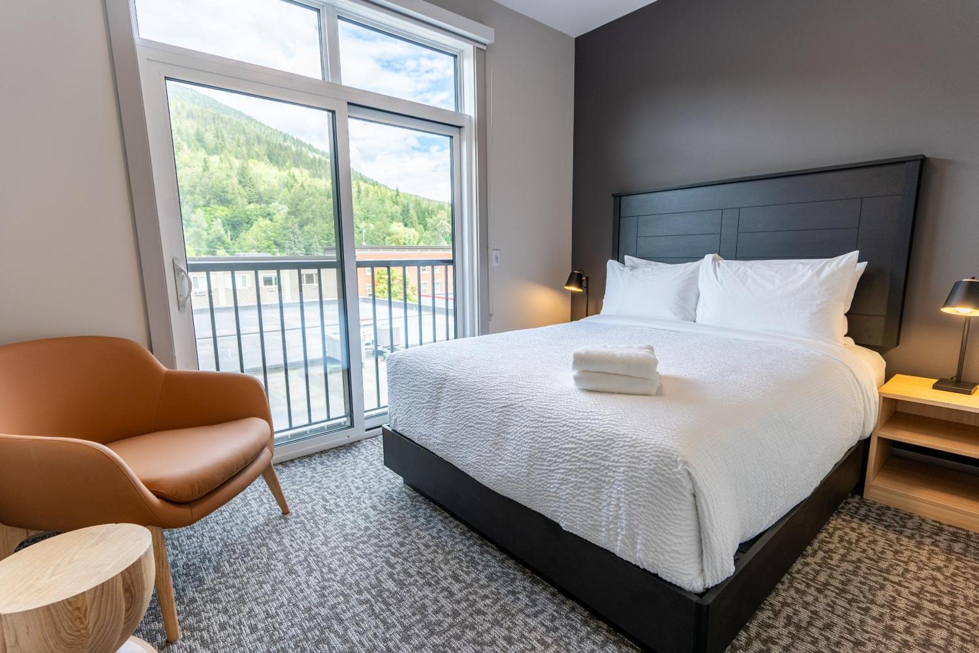 Basecamp Suites Revelstoke Buitenkant foto