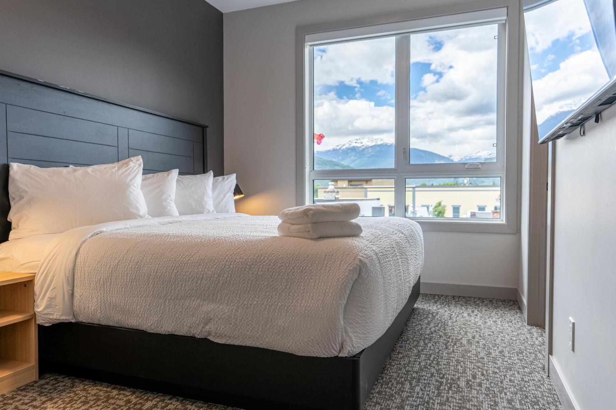 Basecamp Suites Revelstoke Buitenkant foto