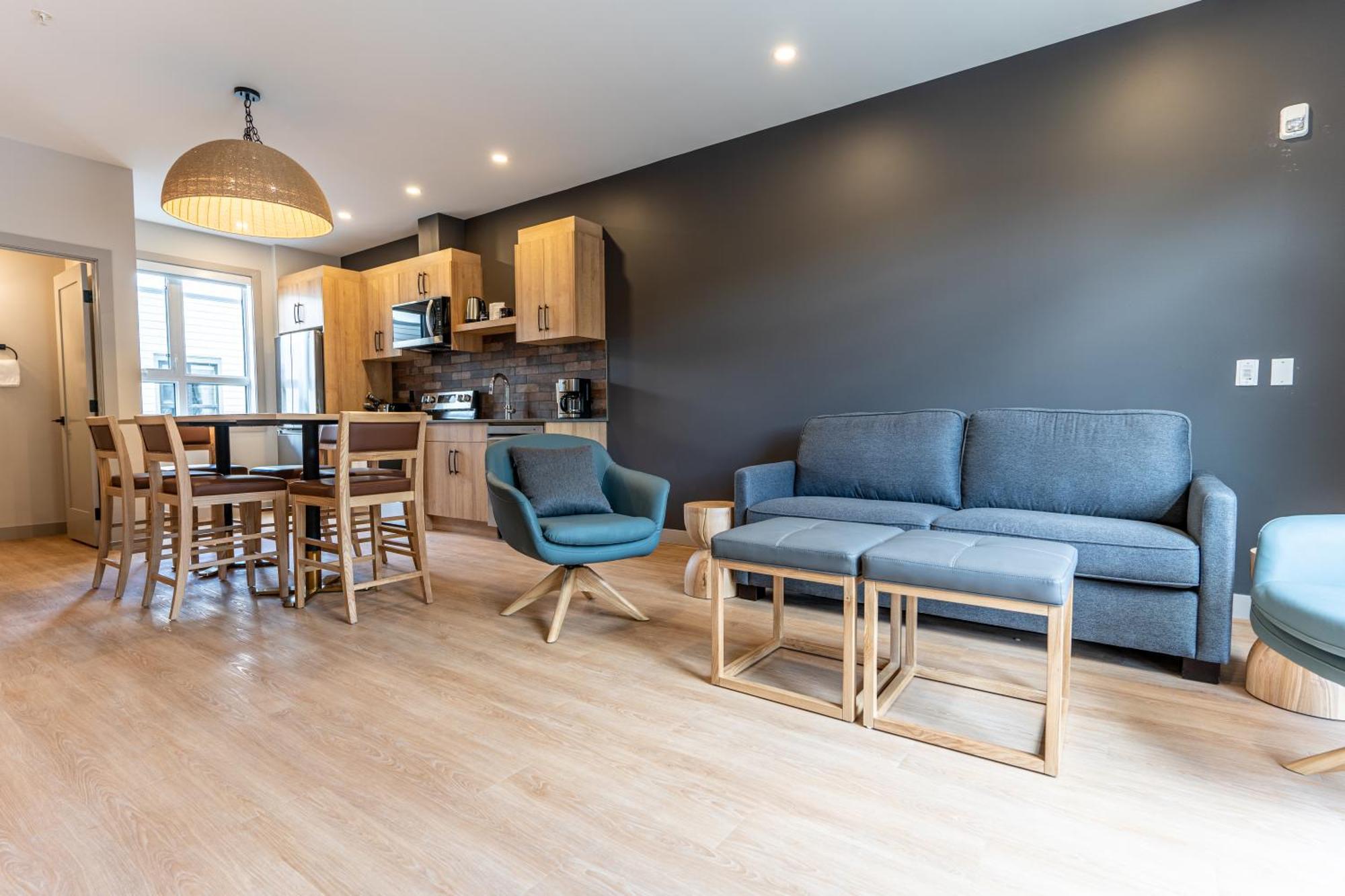 Basecamp Suites Revelstoke Buitenkant foto
