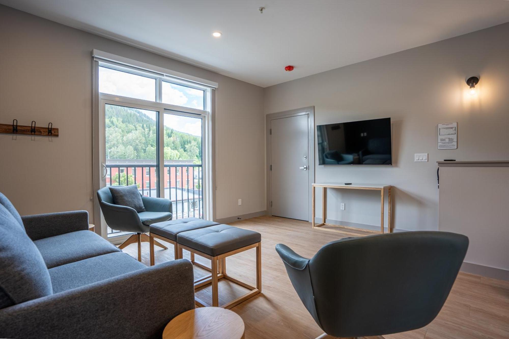 Basecamp Suites Revelstoke Buitenkant foto