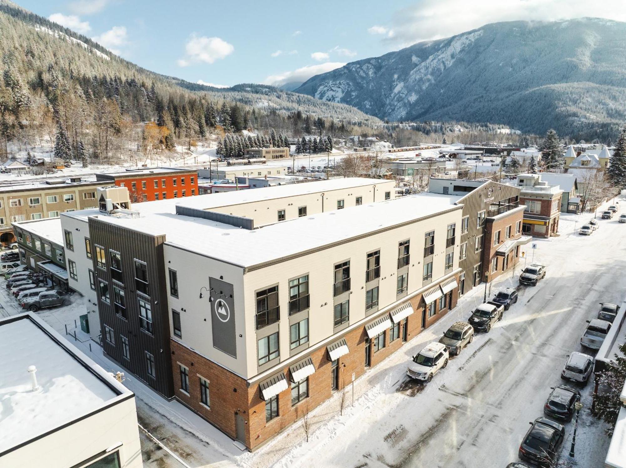 Basecamp Suites Revelstoke Buitenkant foto
